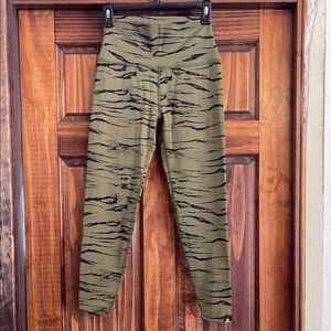 Beyond Yoga Olive and Black Patterned Leggings Jazzercise M